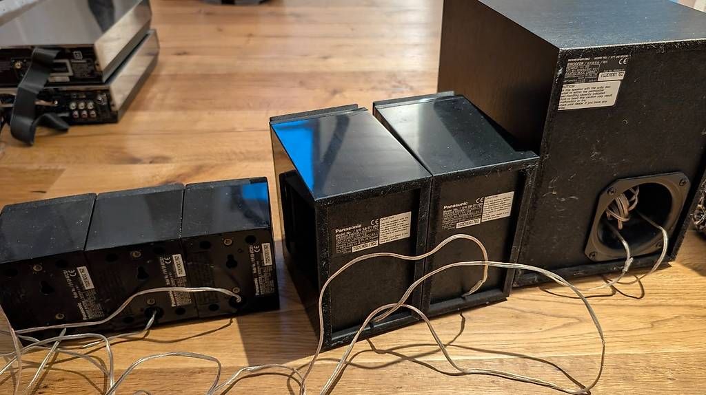 Sistemi audio & multimediali: CD Player Panasonic mit Surround Lautsprecher – Usato da Niederbipp venduto da ILLaRocca 3