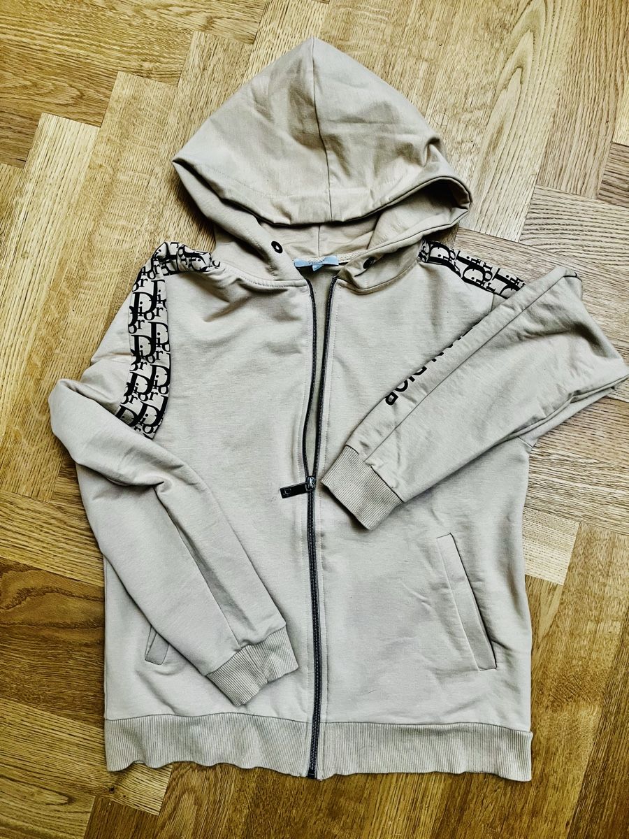 Giacche: Sweatjacke mit Kapuze, beige – Usato da Oltingen venduto da ugradel
