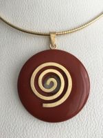 Pi Scheibe Jaspis mit Spirale und Omega-Reif 40 cm