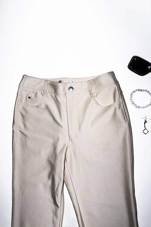 Pantaloni: GUESS cremige elegante Hose – Usato da Dübendorf venduto da Leona.R 1