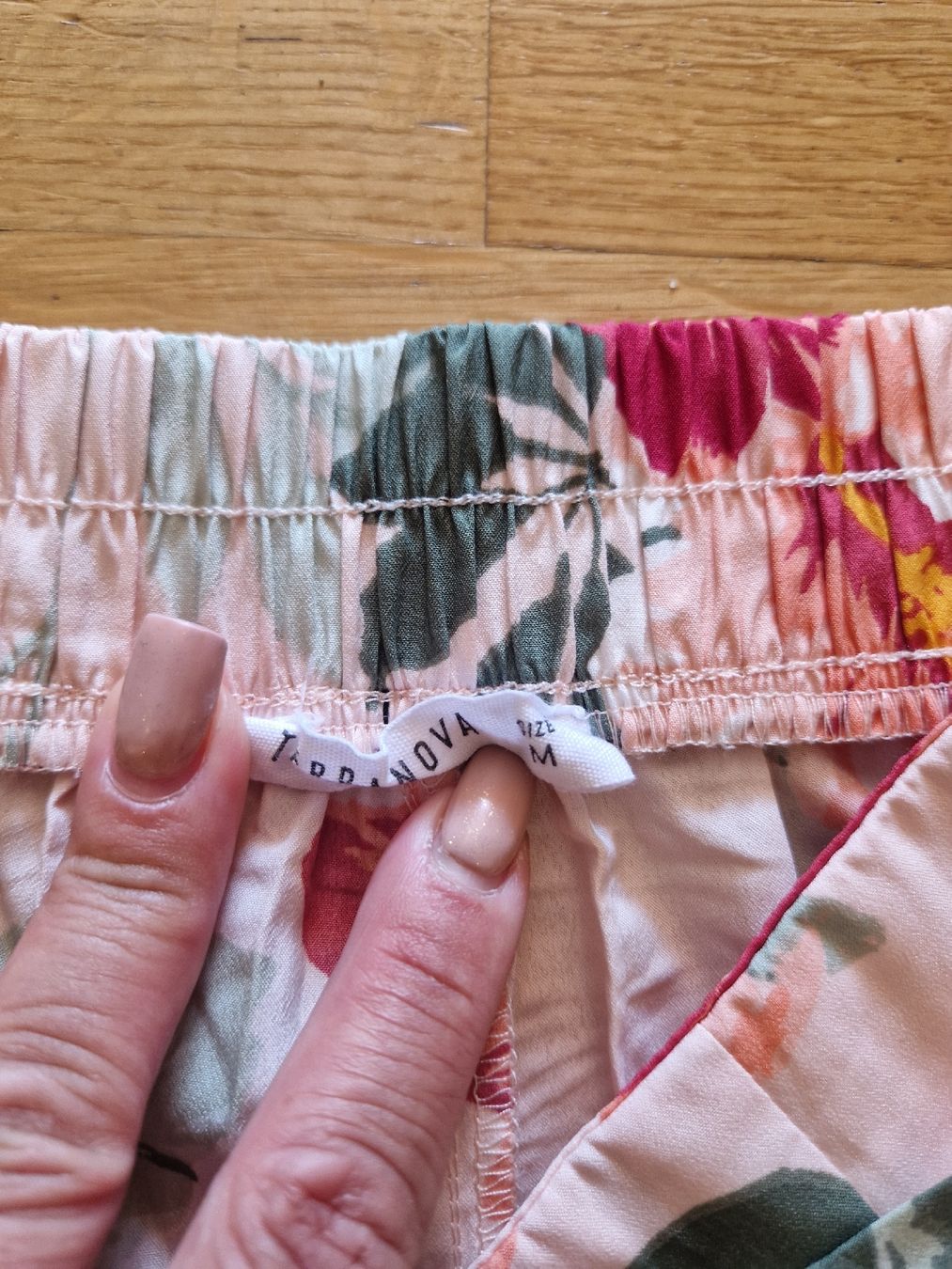 Hosen: Pantalon d'été fleuri Terranova, taille M – Gebraucht aus Penthaz von Sosotroc 1