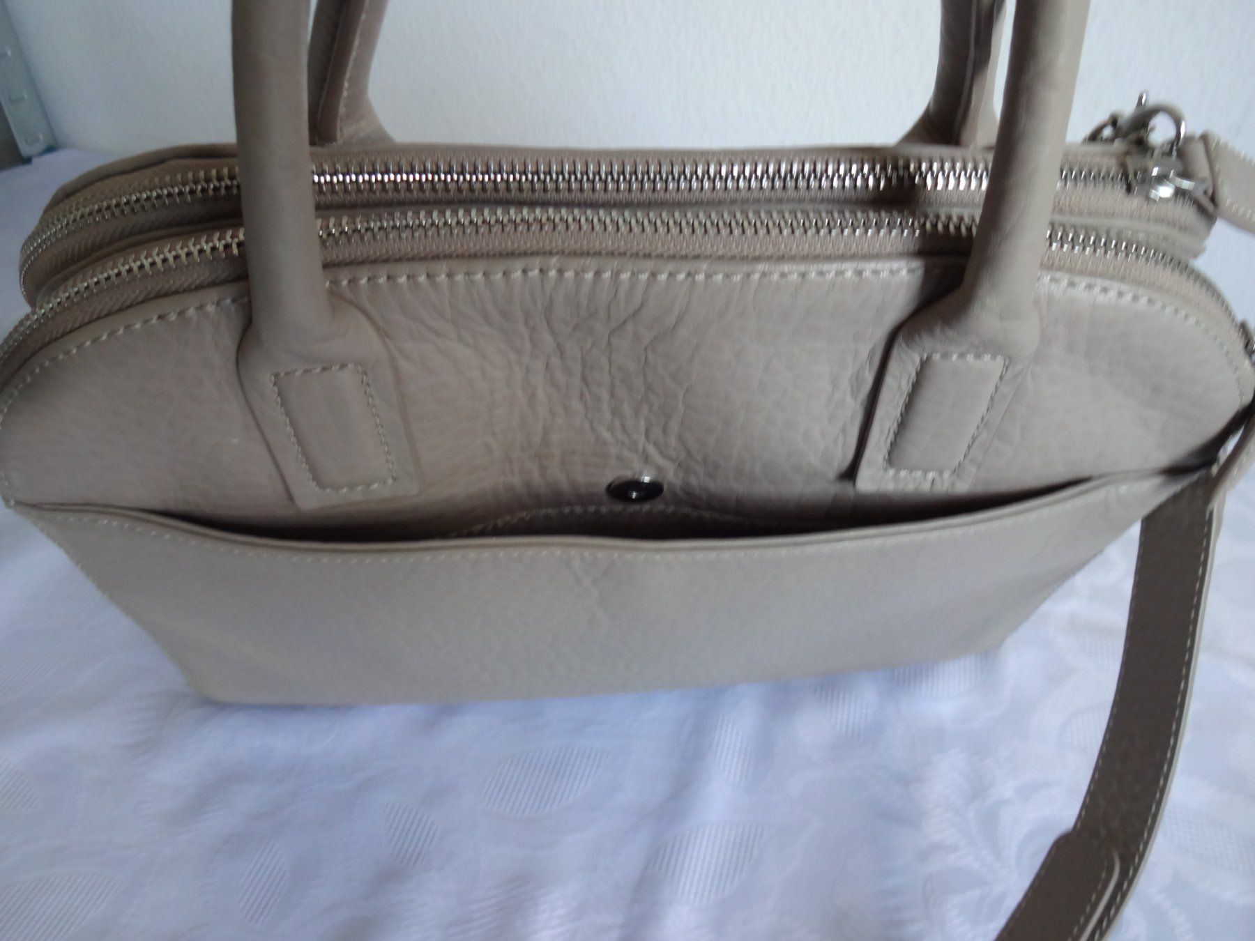 Aigner Borse da donna: Orig. "" AIGNER "" Hand oder Umhänge Leder Tasche – Nuovo (secondo la descrizione) da Frauenfeld venduto da Riaa 2