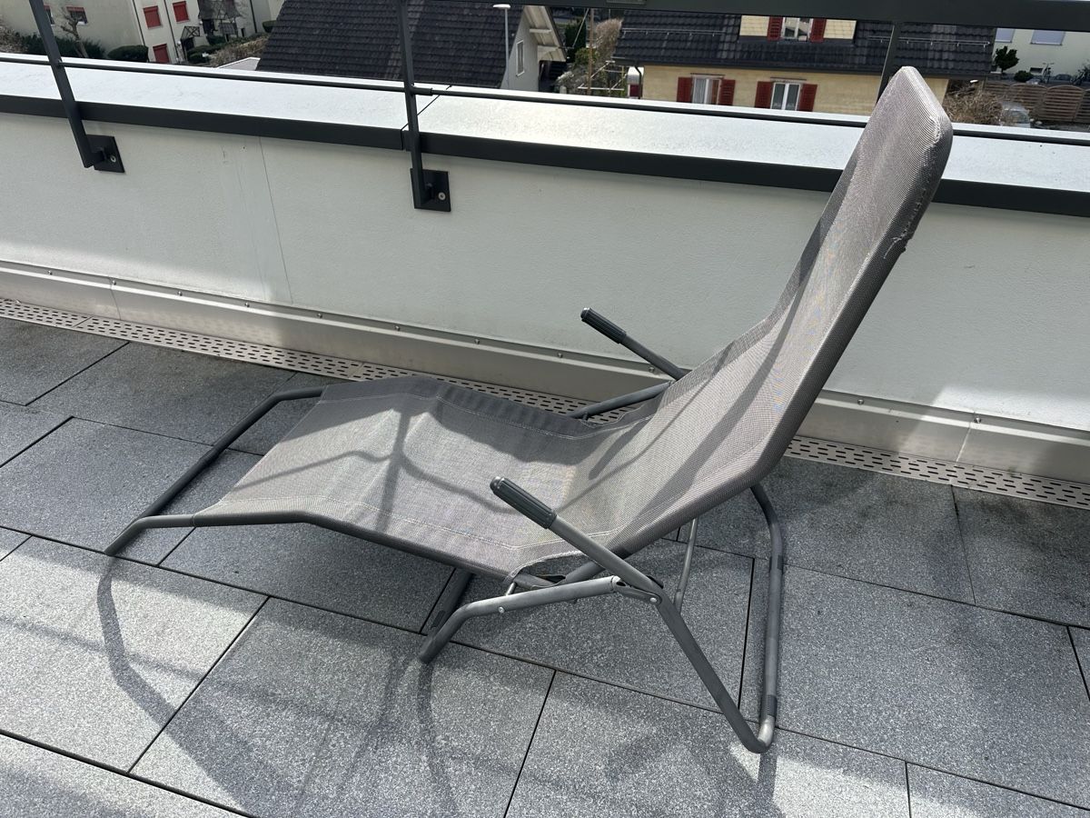 Liegen & Liegestühle: Sonnenliege grau – Gebraucht aus Altendorf von sda_57x2