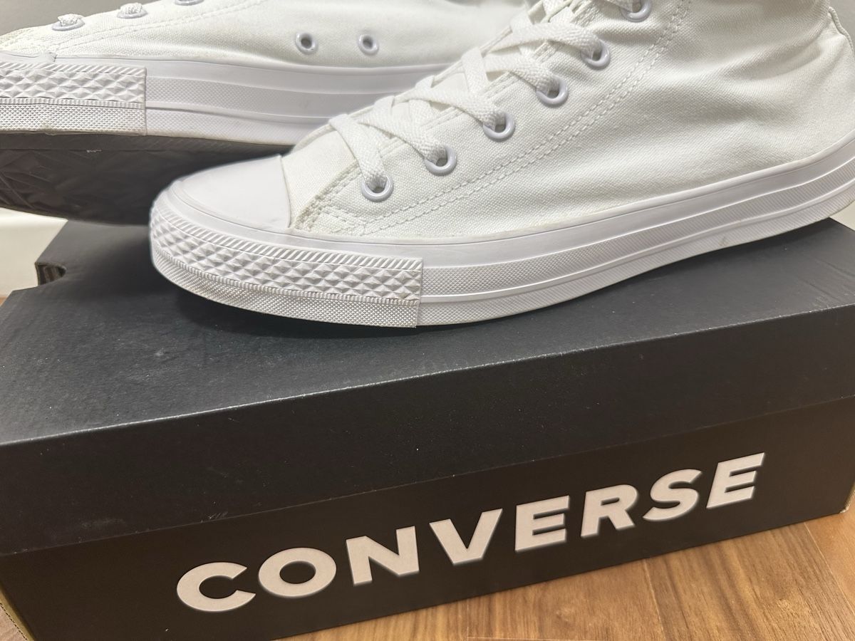 Converse Herrenschuhe: Converse Chuck Taylor High Weiss Gr. 46.5 Top – Gebraucht aus Dietikon von Faarai