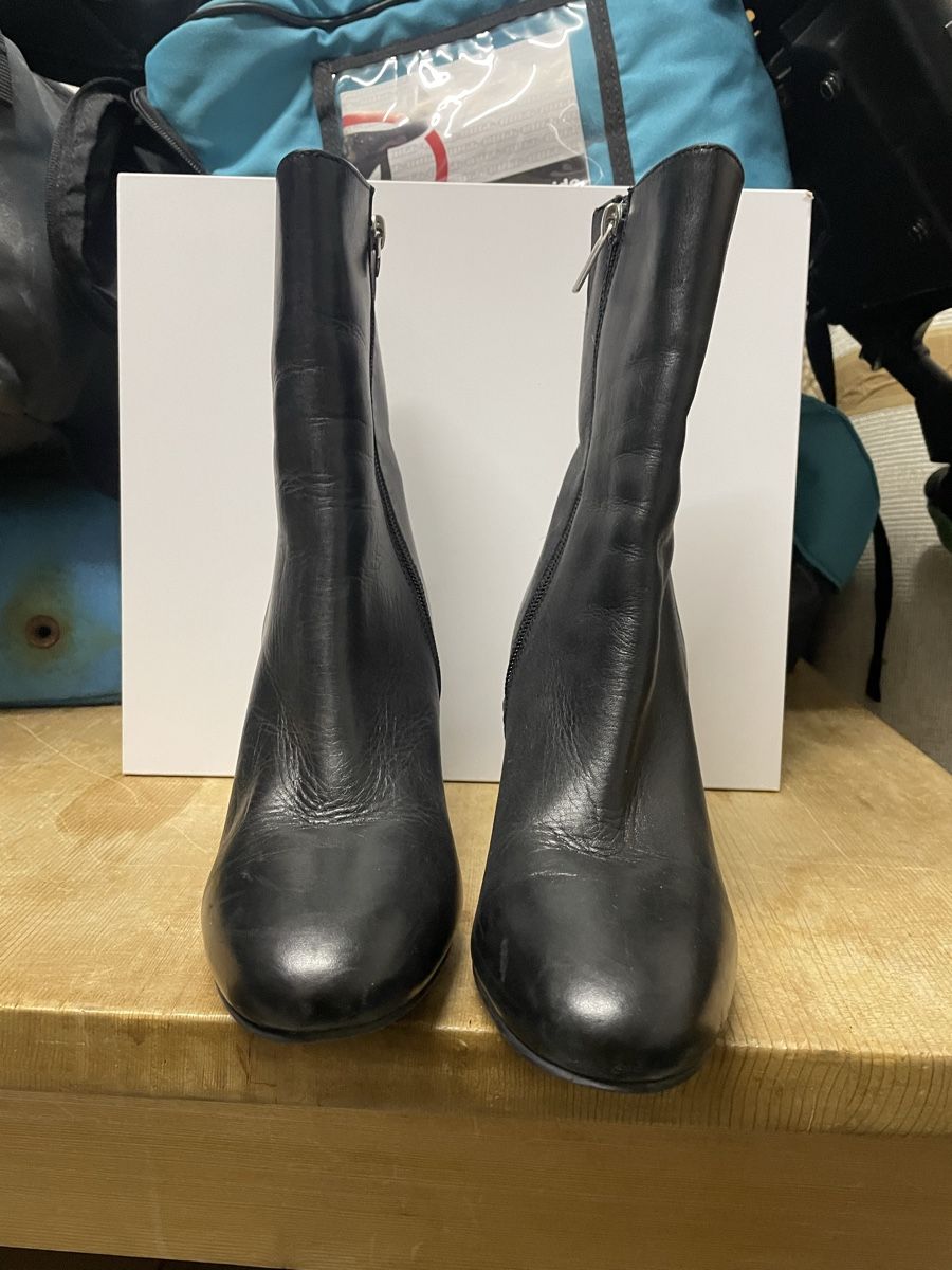 Benetton Scarpe da donna: Black Leather Benetton Boots Size 39  – Usato da Zürich venduto da Malwa