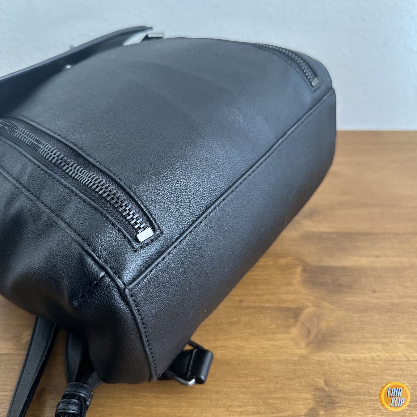 Guess Rucksäcke: Guess Rucksack Schwarz – Gebraucht aus Luzern von fairflip 3
