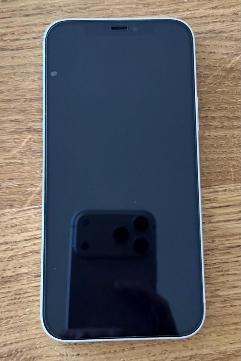 Apple Portables: Iphone 12 – D'occasion à Oetwil am See par suuueee 1