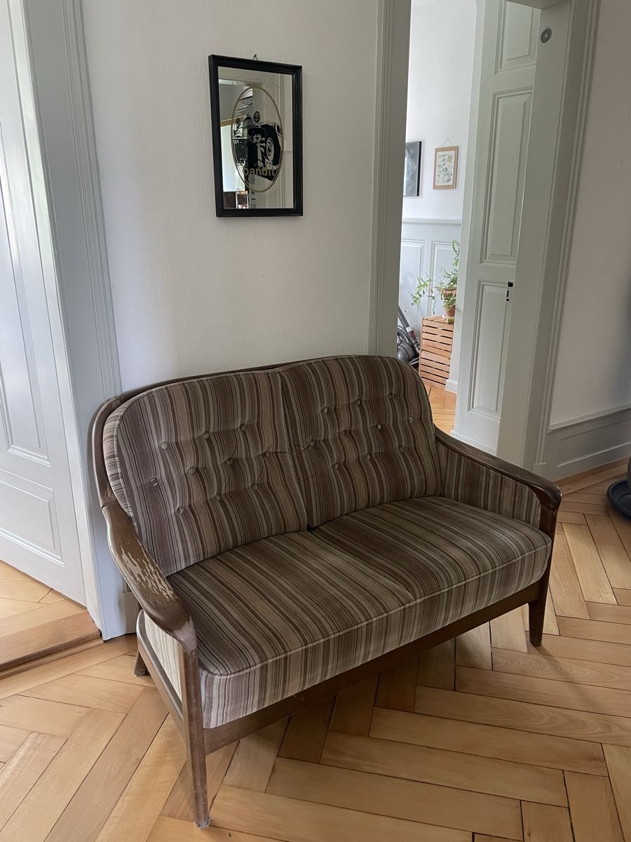 Divani: Vintage Sofa gestreift mit Massivholz – Usato da Winterthur venduto da LF1005