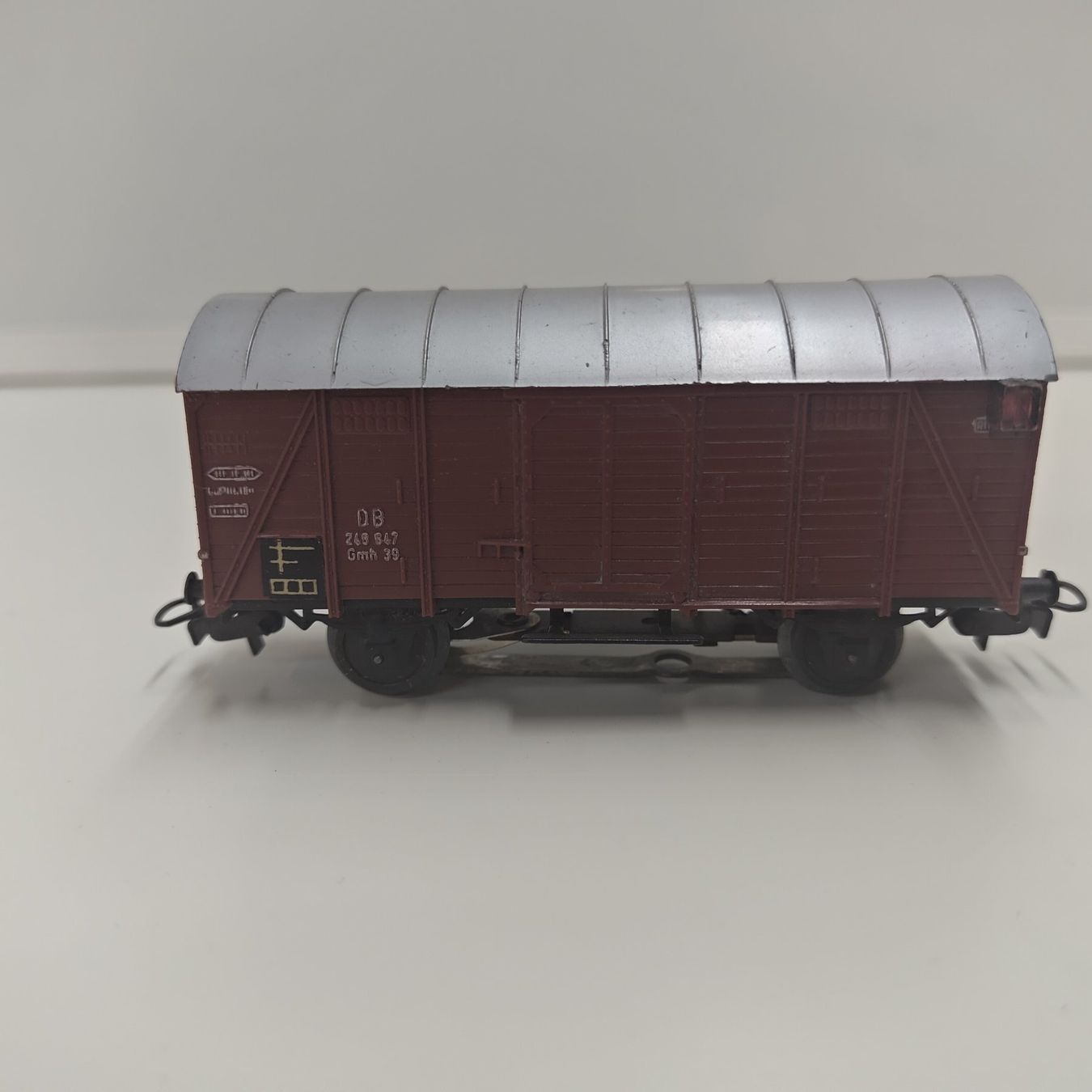 Märklin Modellini di ferrovie: Märklin Güterwagen der DB mit  Schleifer – Usato da Wettingen venduto da Wendemarket 4