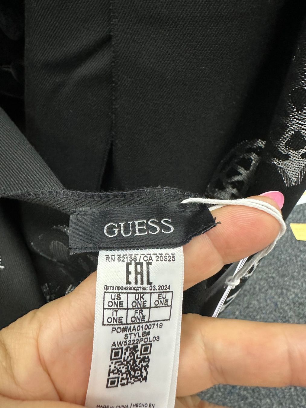 Guess Foulard & Sciarpe: GUESS edler gemusterter Schal / NEU – Nuovo e nell'imballaggio originale da Bern venduto da BrischitteBern 7