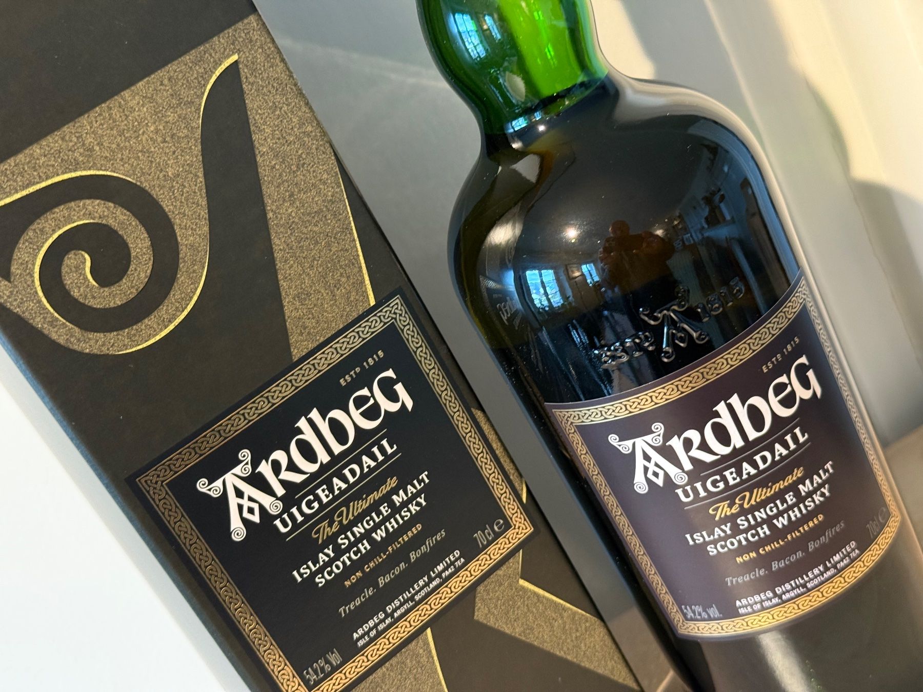 Ardbeg Bevande alcoliche: 1 Flasche Ardbeg Uigeadail 54.2% – Nuovo e nell'imballaggio originale da Wöschnau venduto da Vinsale 8