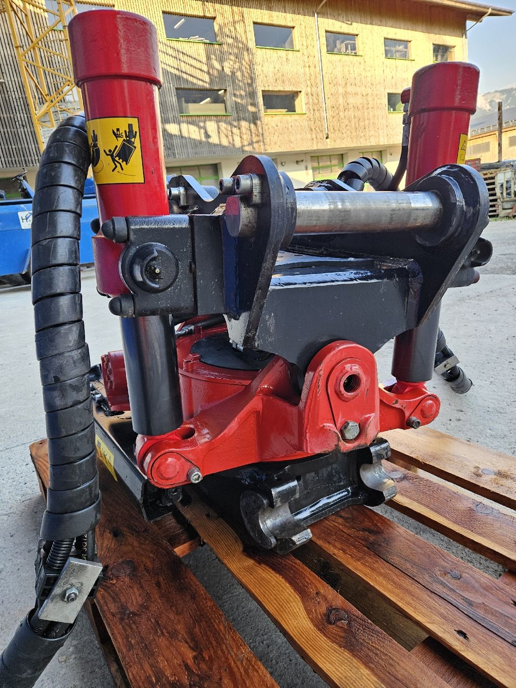 Escavatori: Rototilt Rt40 mit Greifer – Usato da Steinen venduto da Tmec 4