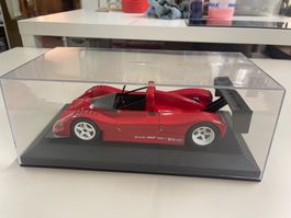 Modellauto 1:18 Ferrari F 333 SP HW Elite inkl. Vitrine!