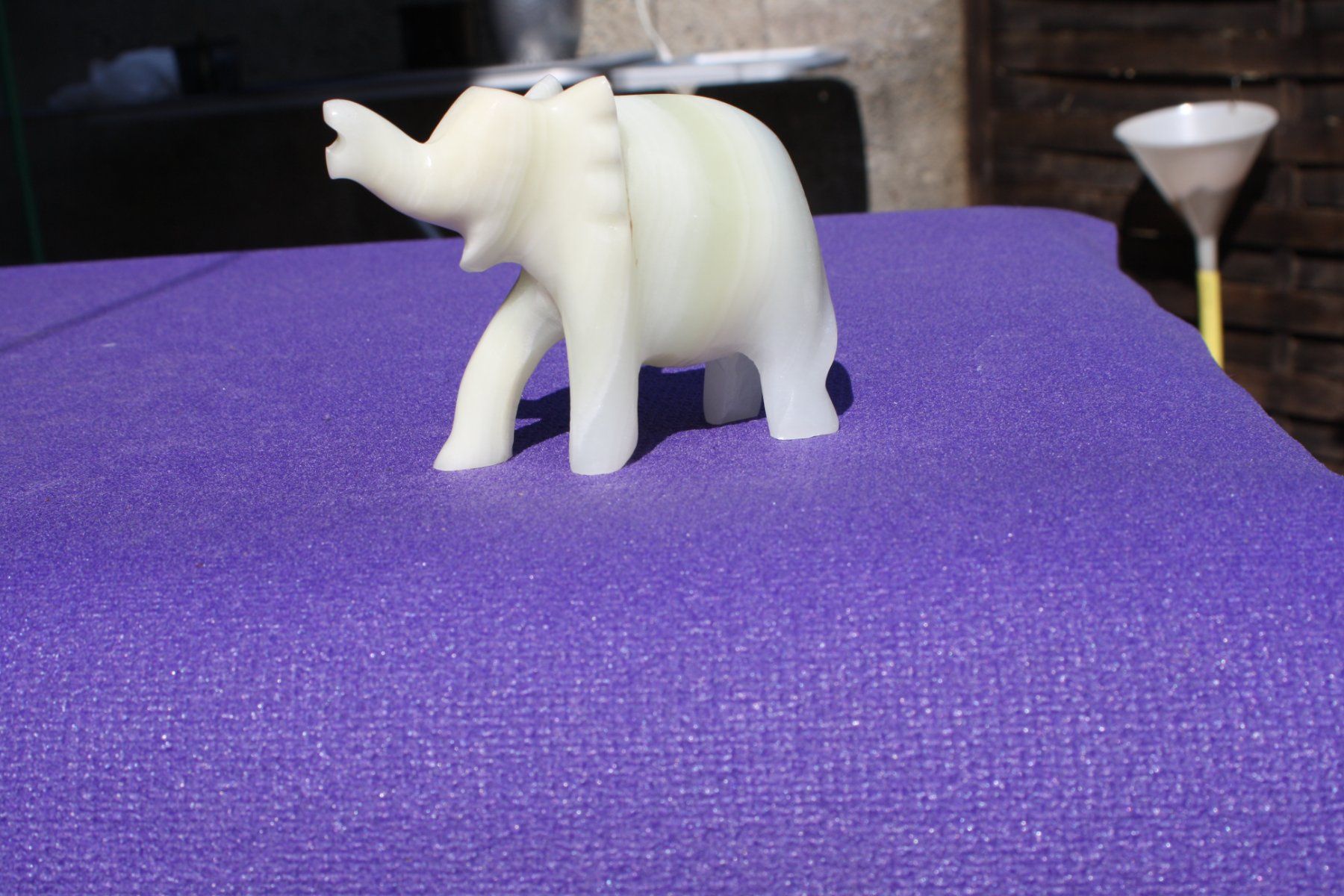 Figurines: ELEFANT JADE? – D'occasion à Wauwil par Pneuedy 7