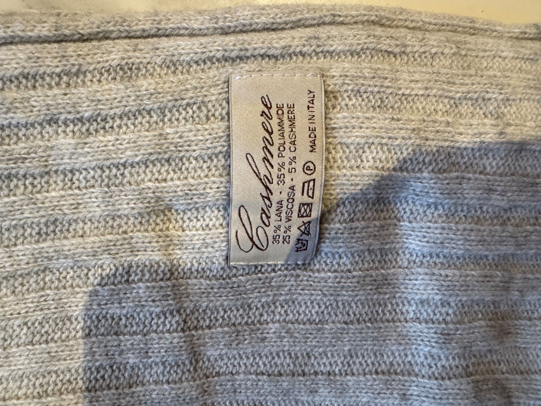 Foulards & écharpes: Schal mit Kappe Cashmere Hell Grau – Neuf avec emballage d'origine à Wolfhalden par frischi1973 1