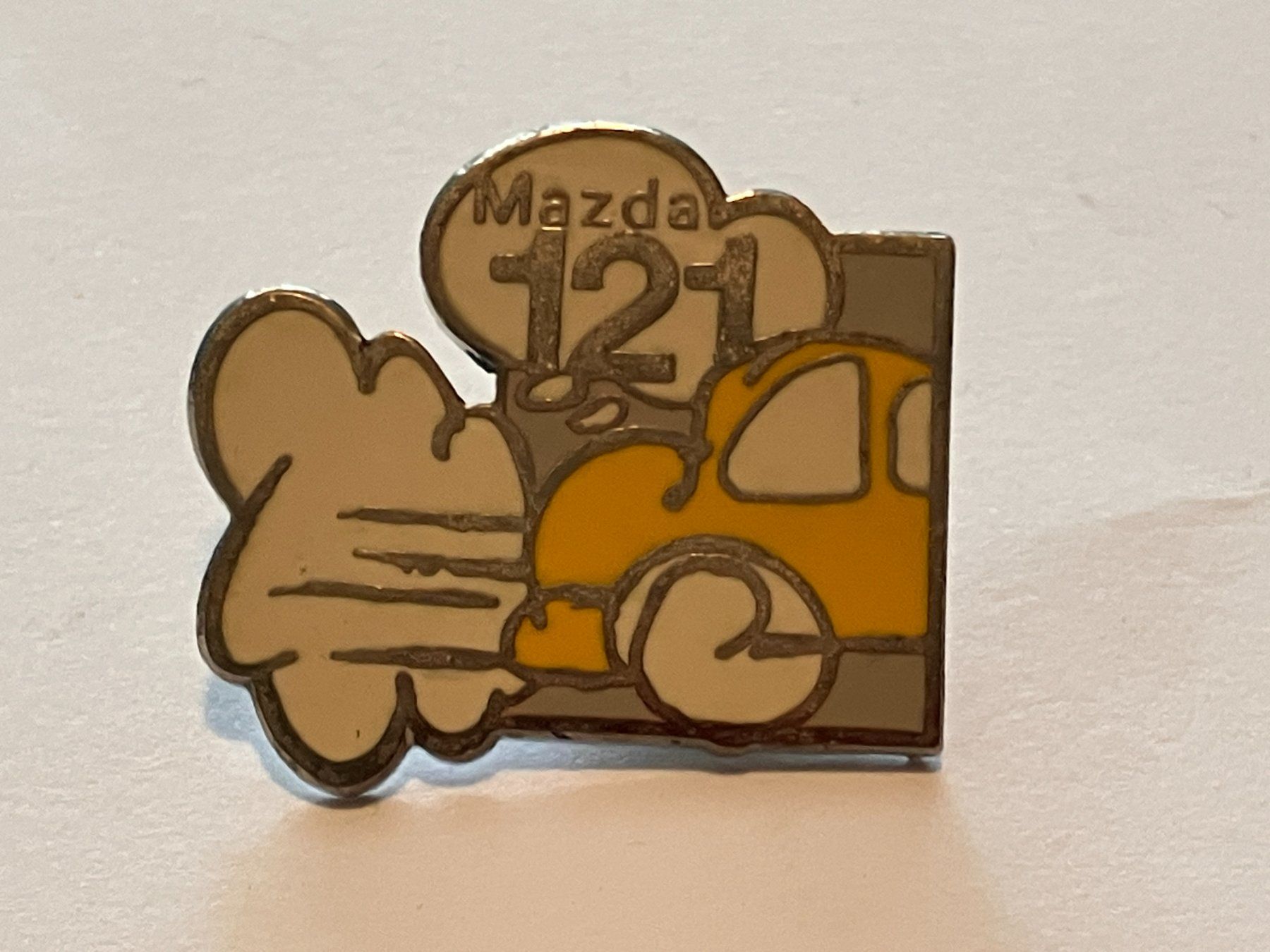 Placchette & Badge: 1 Pin Mazda 121 – Usato da Basel venduto da djwwpp