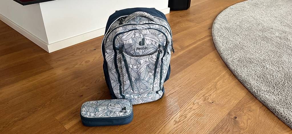 Sacs à dos: Schulrucksack Deuter Strike mit Stiftemäppchen – D'occasion à Kastanienbaum par pet_57dn