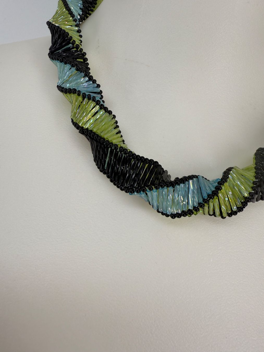 Catenine: Glasperlen Halskette, Handmade, neuwertig, Spiraldesign – Nuovo (secondo la descrizione) da Auenstein venduto da moin. 1