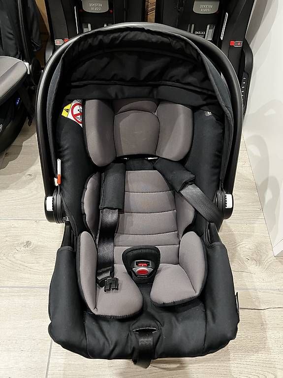 Seggiolini per auto: Coque auto Graco avec support isofix – Usato da Morrens VD venduto da Lodzon88 1