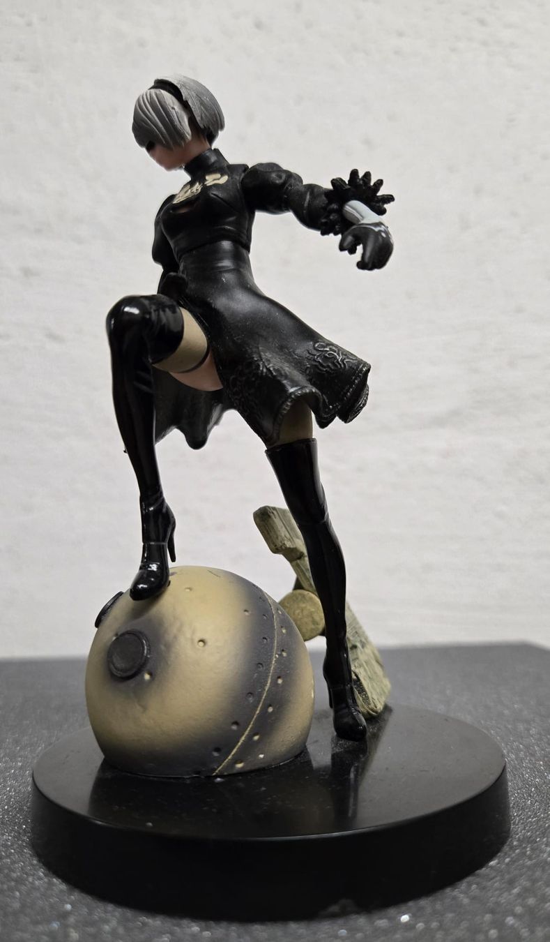 Statuette: Nier Automata Figur 2B mit Pod – Usato da Rheinsulz venduto da Dred