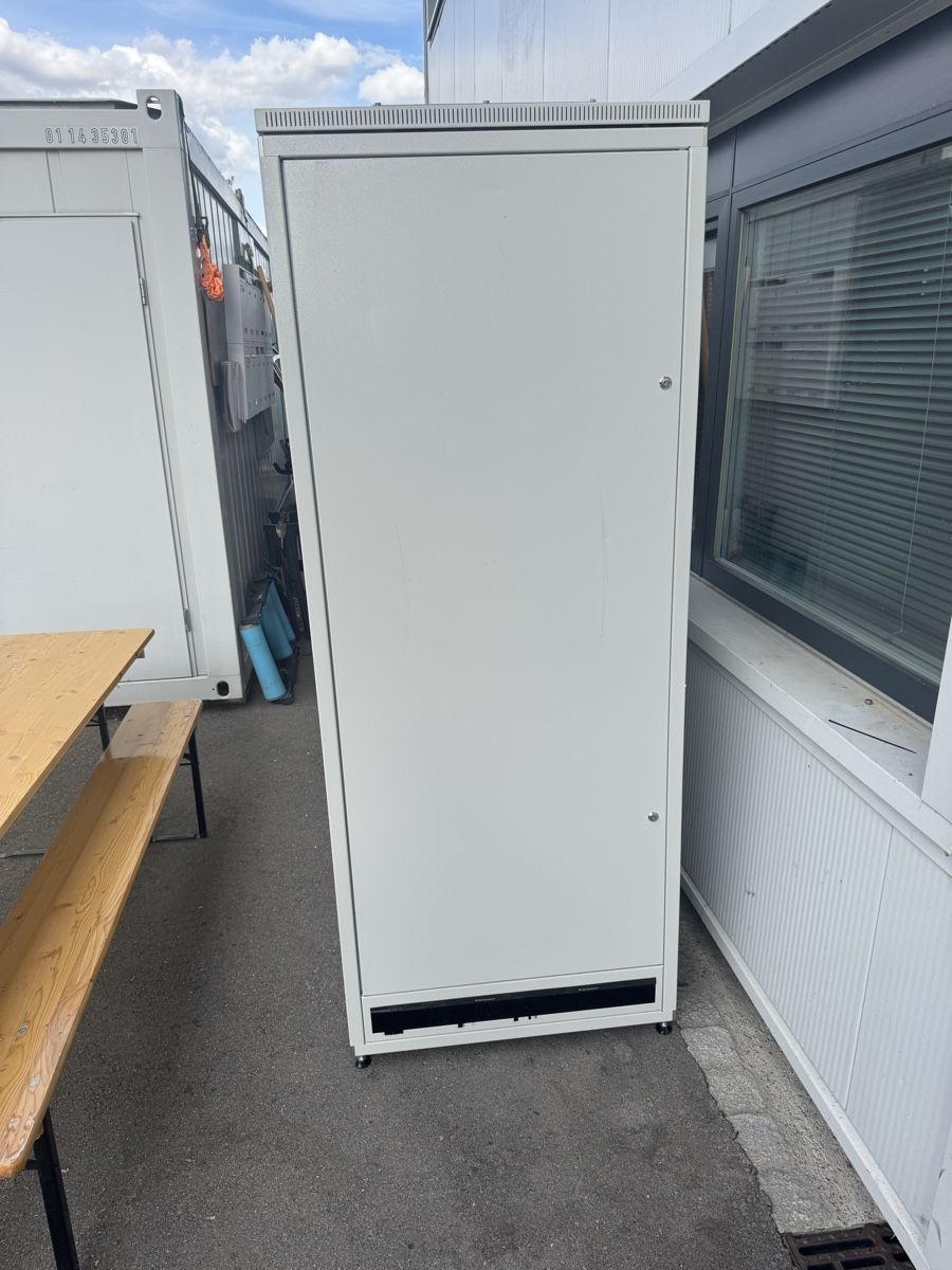 Armadi: Serverschrank Abschliessbar – Usato da Sursee venduto da sim_meier 3