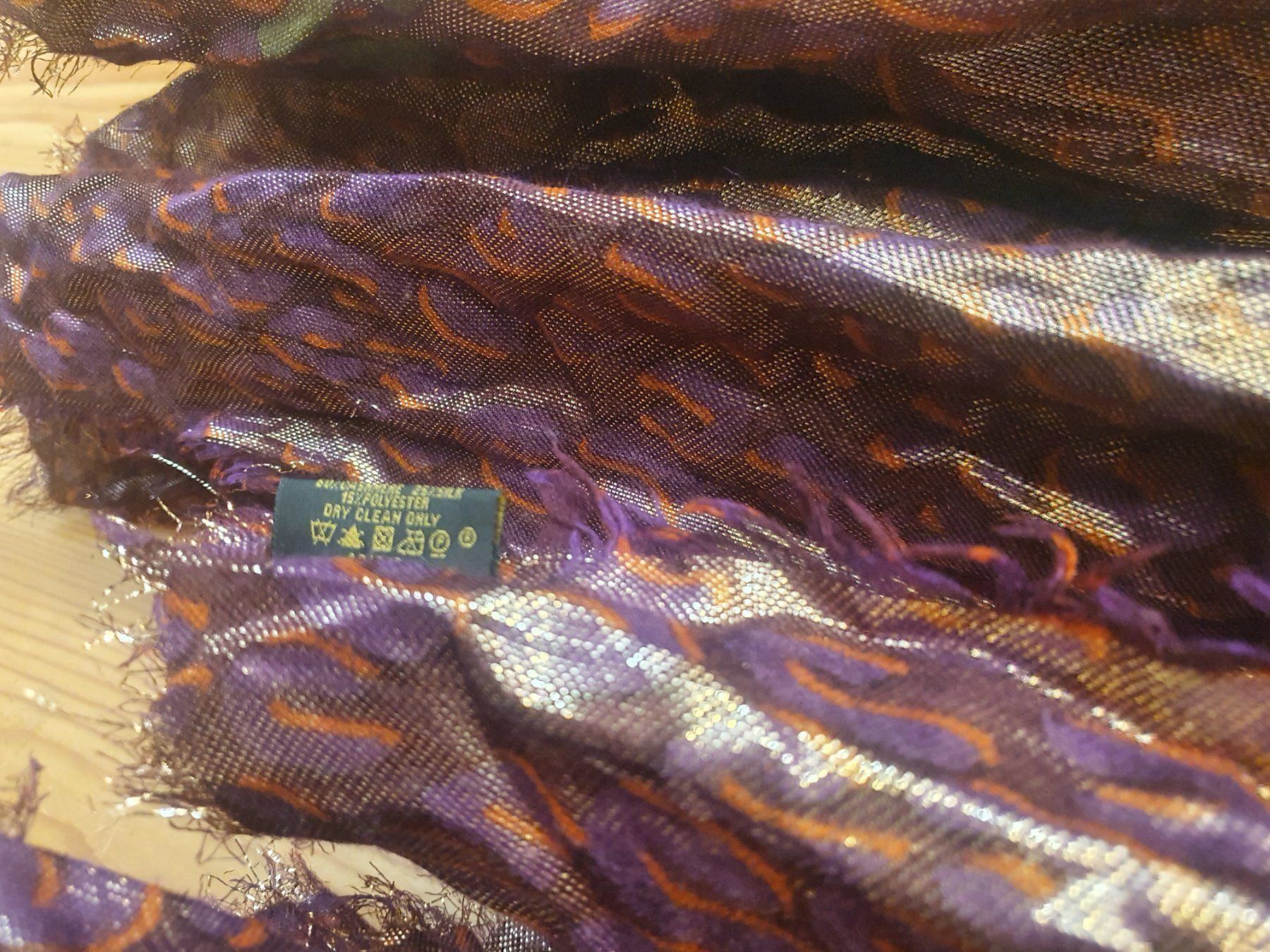 Foulards & écharpes: Louis Vuitton Schal Disco Prune NP 1120.-- – D'occasion à Emdthal par kasira 2