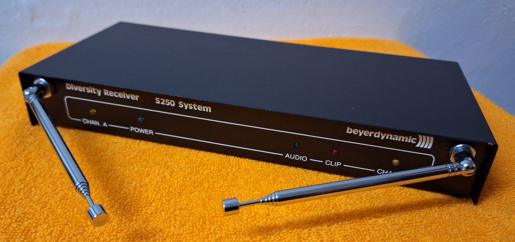 Ricevitori: Beyerdynamic S250 Diversity Receiver – Usato da Muri AG venduto da Edlerweiss 1