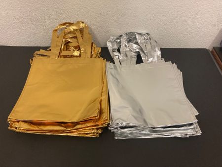 Tragtaschen silber und gold, 28 Stück, je ca 34 x 35 x 7 cm