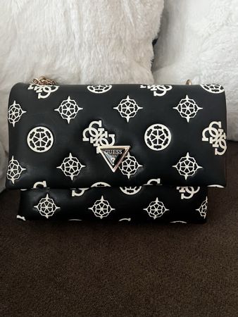 Guess Handtasche Schwarz/Weiss Muster, neuwertig!