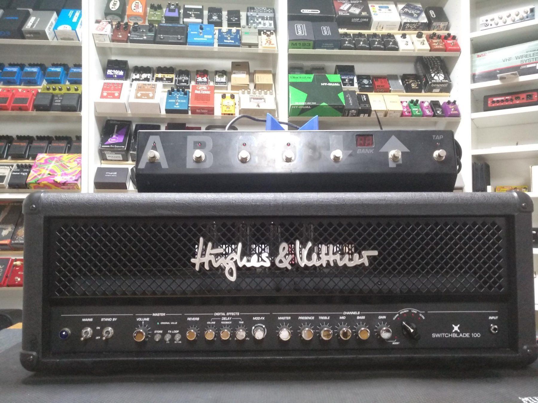 Hughes & Kettner Verstärker: Hughes & Kettner Switchblade 4-Channel 100-Watt Programmable – Gebraucht aus Cama von Superbayer 1