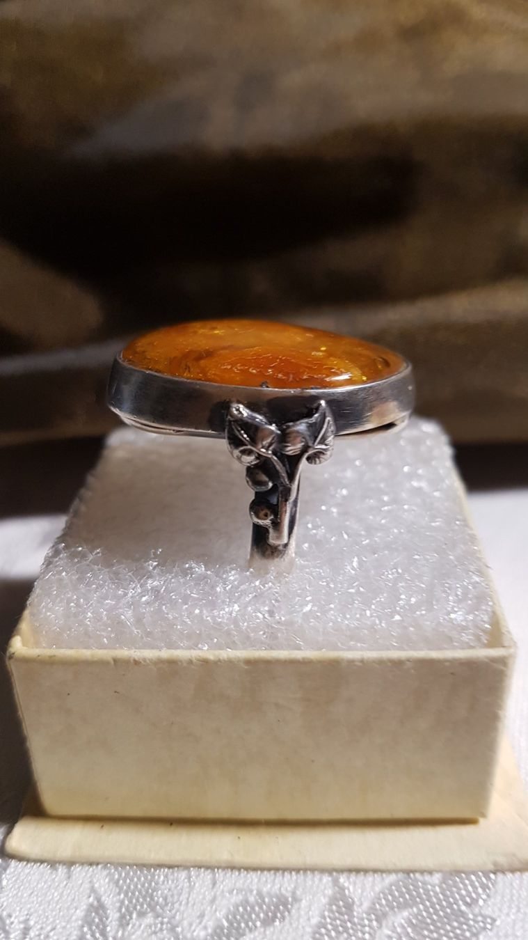 Anelli: Wunderschöner Ring grosser Bernstein Silber 925 18 mm innen – Usato da Basel venduto da ivoli 1