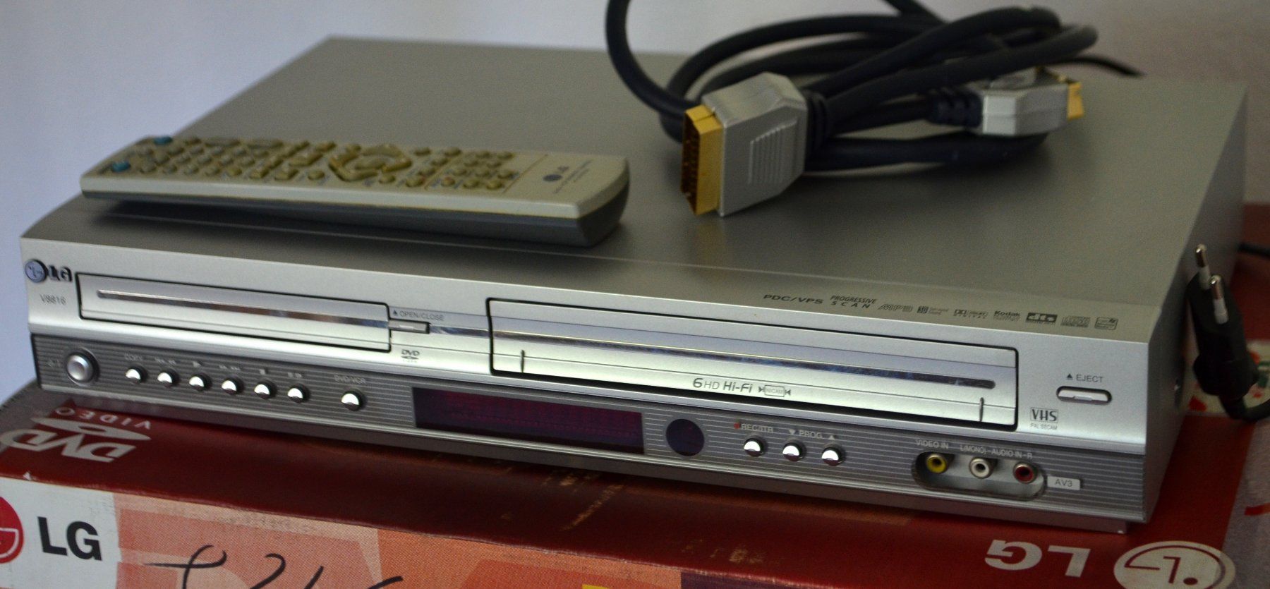 LG Registratori: Combo DVD/ VHS LG V8816 – Nuovo e nell'imballaggio originale da Collonges venduto da arashee 2