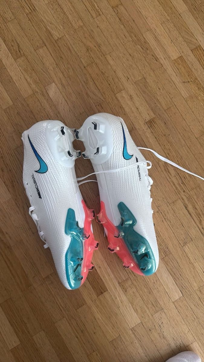 Altro in Alpinismo & Escursioni: Crampon nike – Nuovo (secondo la descrizione) da Carouge GE venduto da bre_yv9w 2