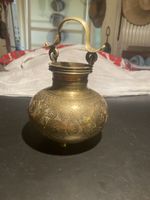 Ancienne cruche en bronze d'extrême orient, Objet rare signé