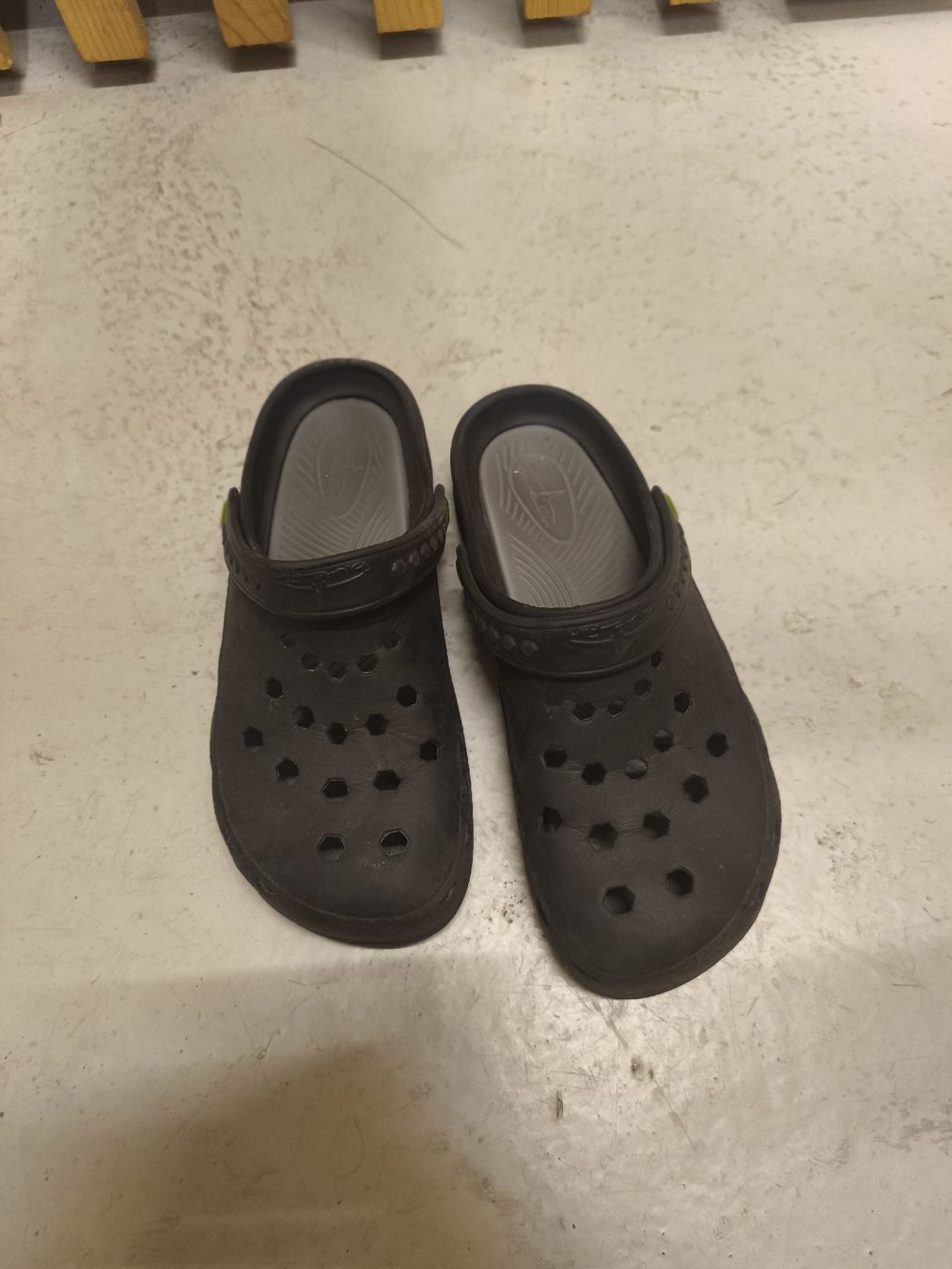 Scarpe da uomo: Clogs Ventur schwarz Kunststoff gebraucht – Usato da Bern venduto da wefound 1