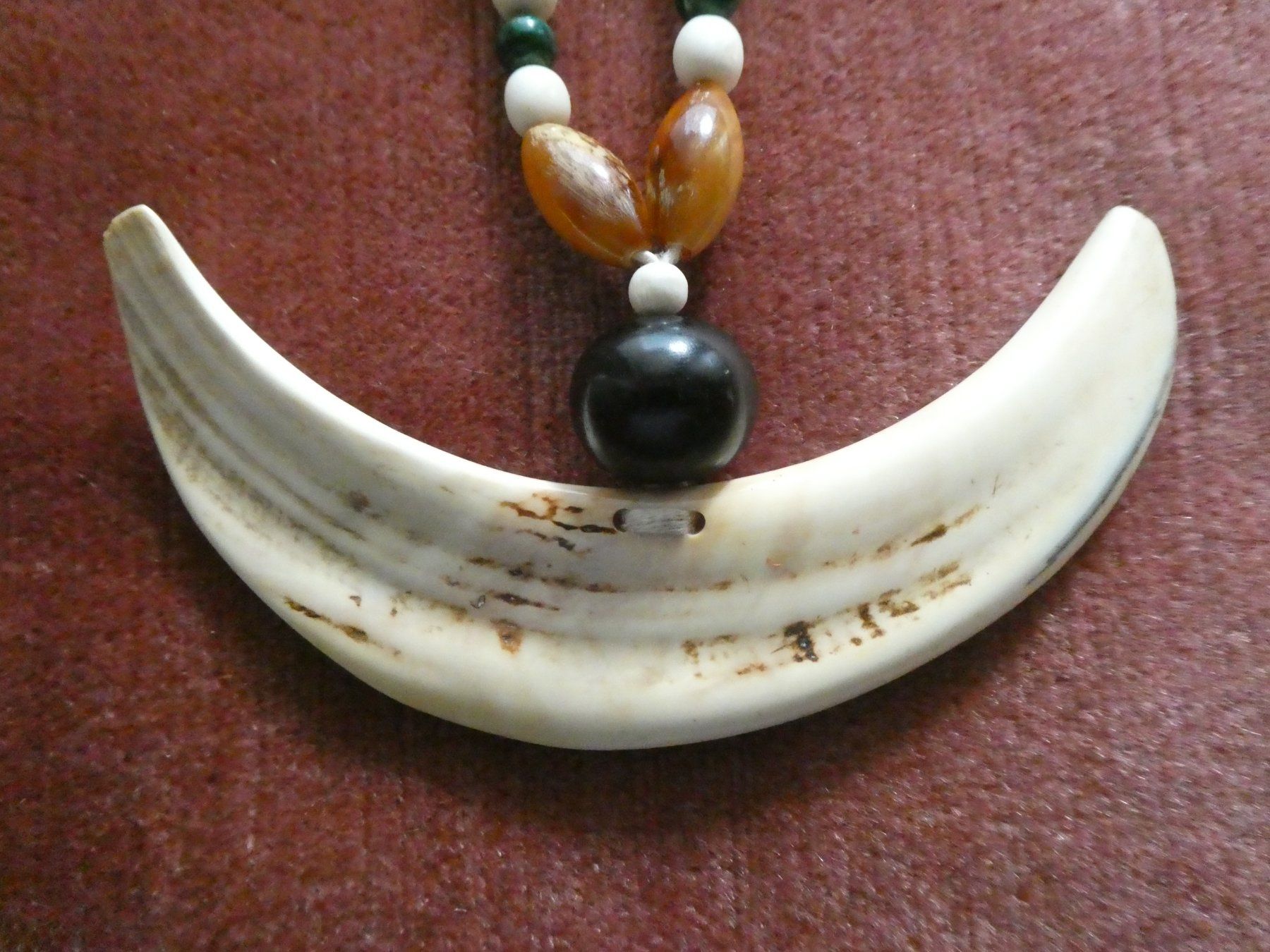Catenine: Afrikanische Perlenkette mit Stosszahn – Usato da Basel venduto da Robyn 2