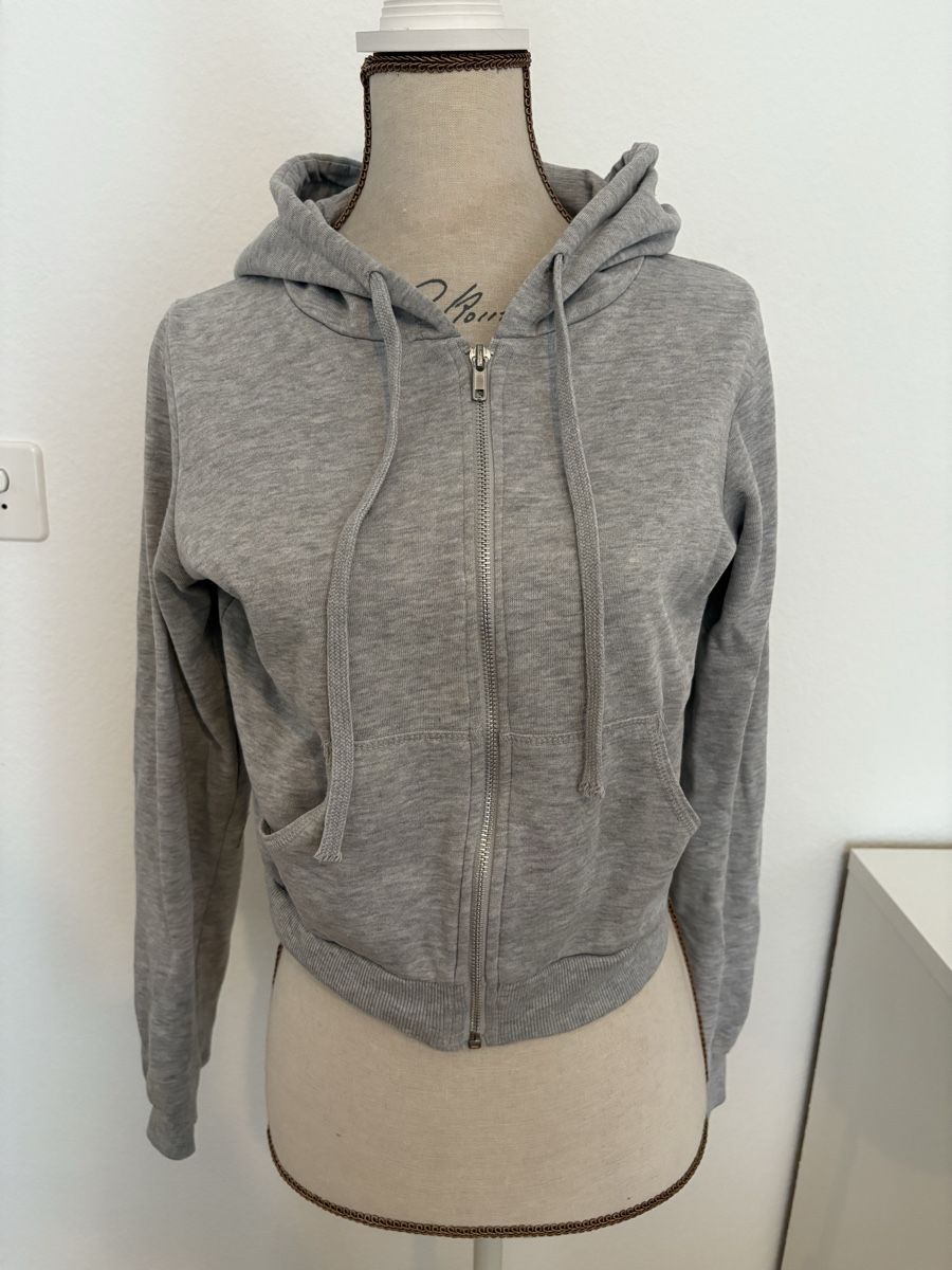 Vestes: Grey Zip Hoodie – D'occasion à Arlesheim par Charlotte.grm 1