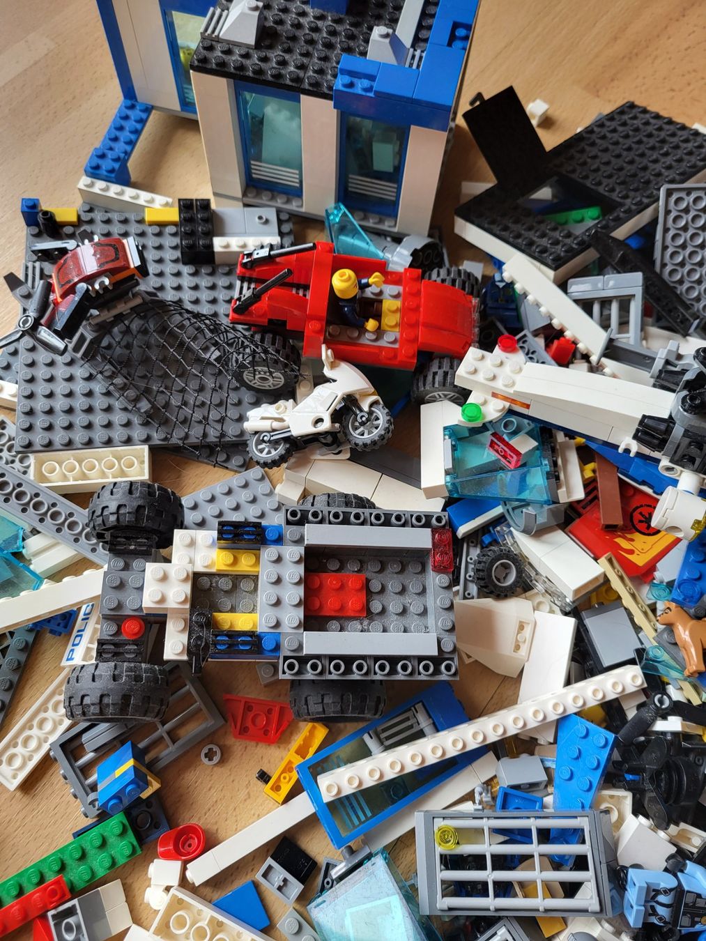 Lego Kit di costruzioni: Lego City 60047 + weitere Sets – Usato da Eggiwil venduto da kariiina 4