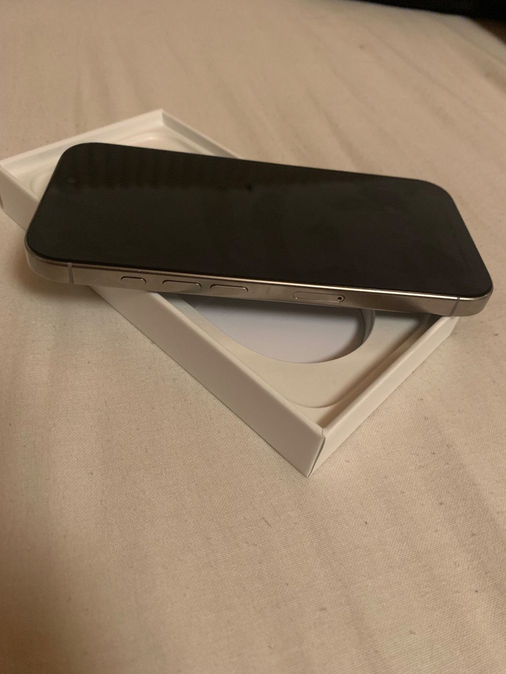 Apple Handys / Smartphones: IPhone 16 Pro 256GB defekt – Defekt aus Giswil von rok_6dtz 2