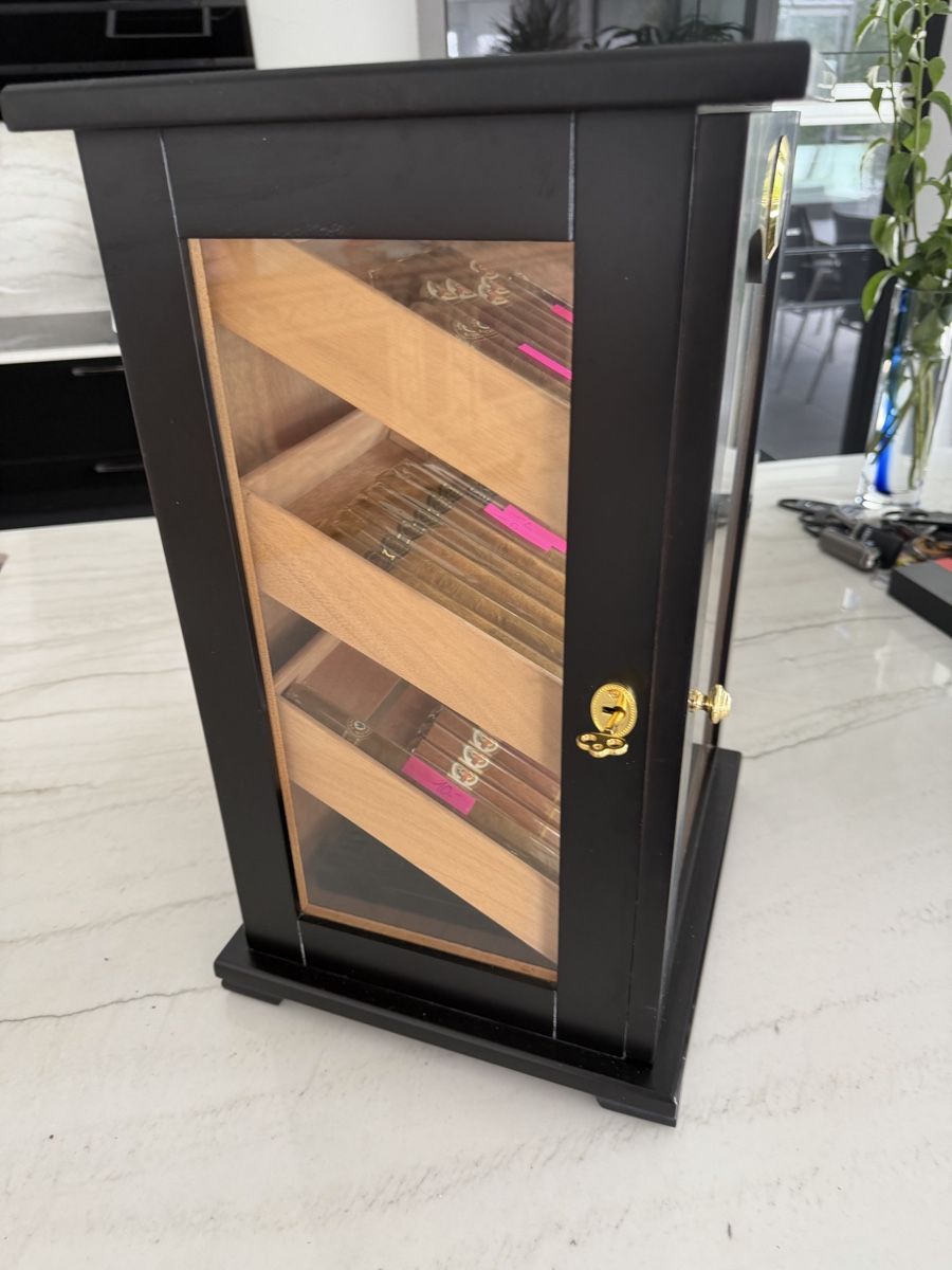 Humidor per sigari: Humidor mit 31 Zigarren, sehr schön – Usato da Safenwil venduto da Corahund 2