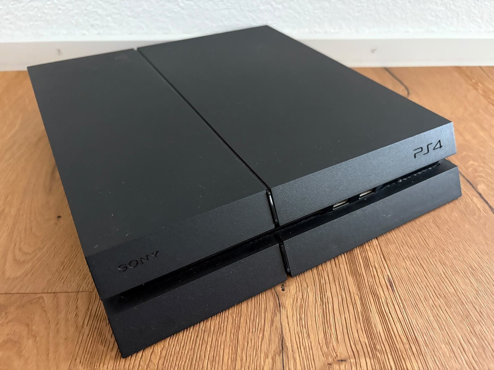 Sony Console: Sony PS4 inkl. 4 Games, Controller und Ladestation – Usato da Algetshausen venduto da Sili2000 1