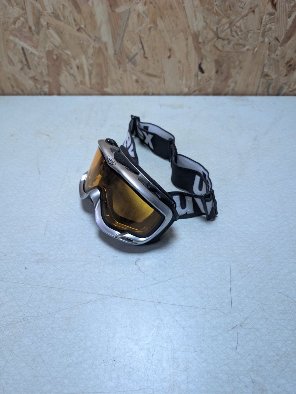 Uvex Occhiali & Lenti: Lunette de ski Uvex – Usato da Portalban venduto da Deuxieme-vie 1