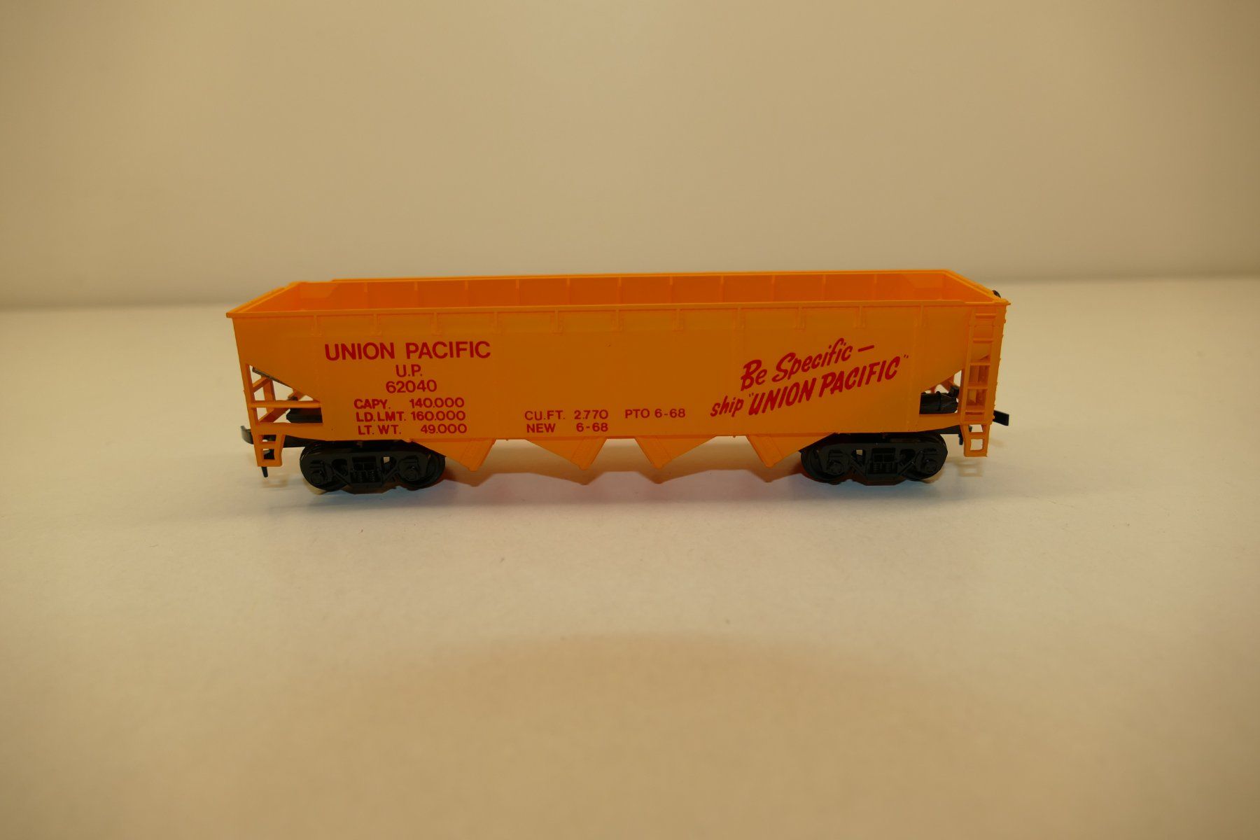 IHC Modelleisenbahnen: IHC H0: US Hopper Car Union Pacific – Neu und originalverpackt aus Niederhasli von rail-duerst 2