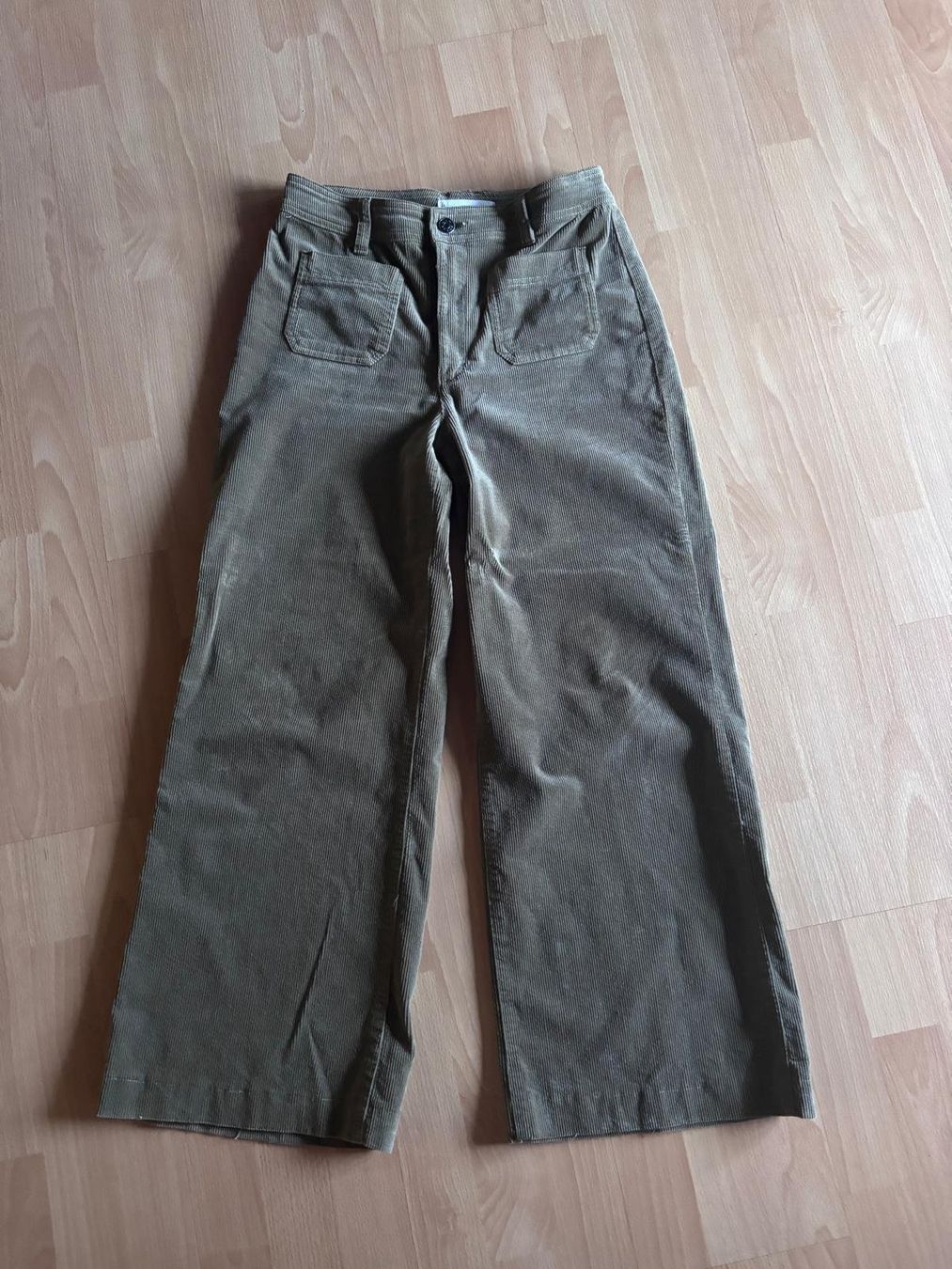 Mango Hosen: Culotte Mango olivegrün, Cord Grösse 36 – Gebraucht aus Wohlen AG von schimmelreiter1234