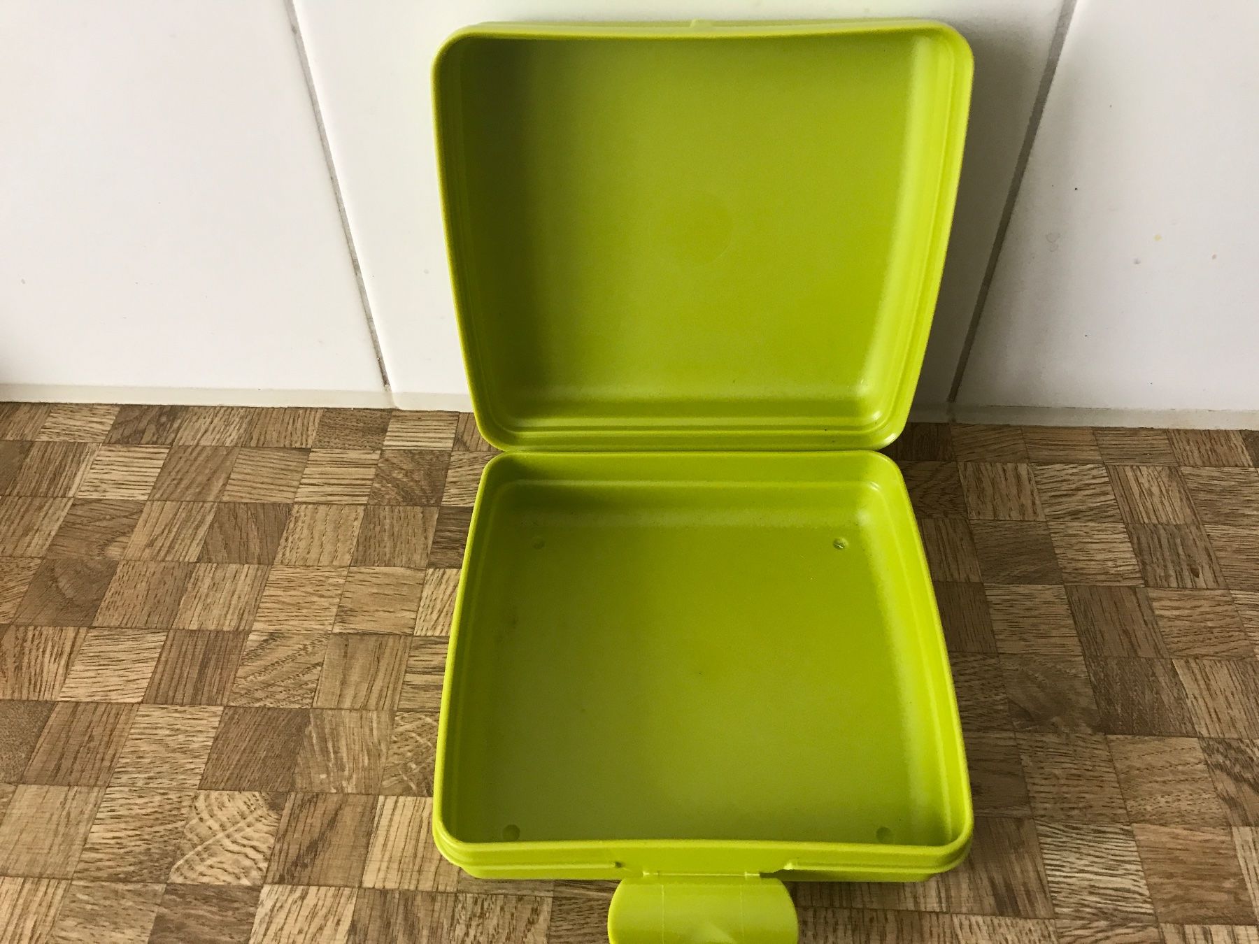 Tupperware Contenitori & Simili: Tupperware praktisches Znüniböxli – Usato da Birmensdorf ZH venduto da Hilhan 1
