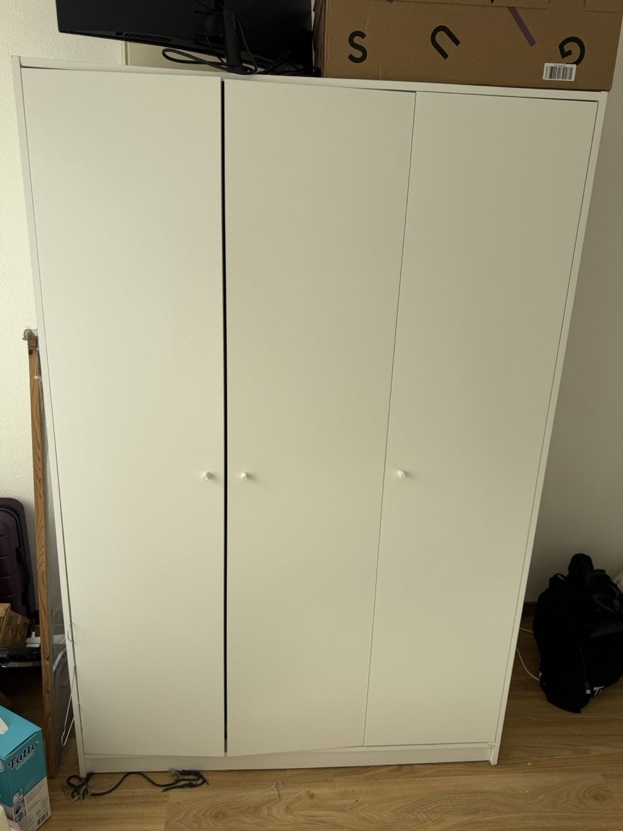 Ikea Schränke: IKEA White Wardrobe  – Gebraucht aus Zürich von jad_9d2n