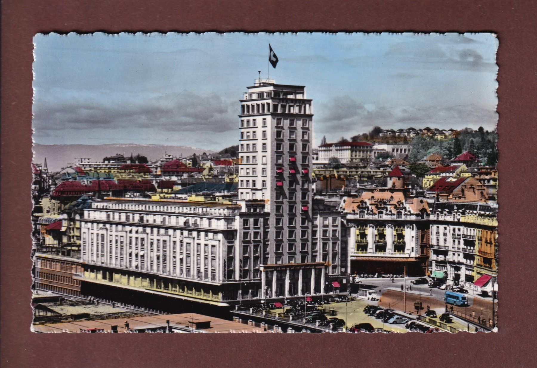 Cartoline postali: LAUSANNE - Tour Bel-Air - 1957 – Usato da Pully venduto da nicecards