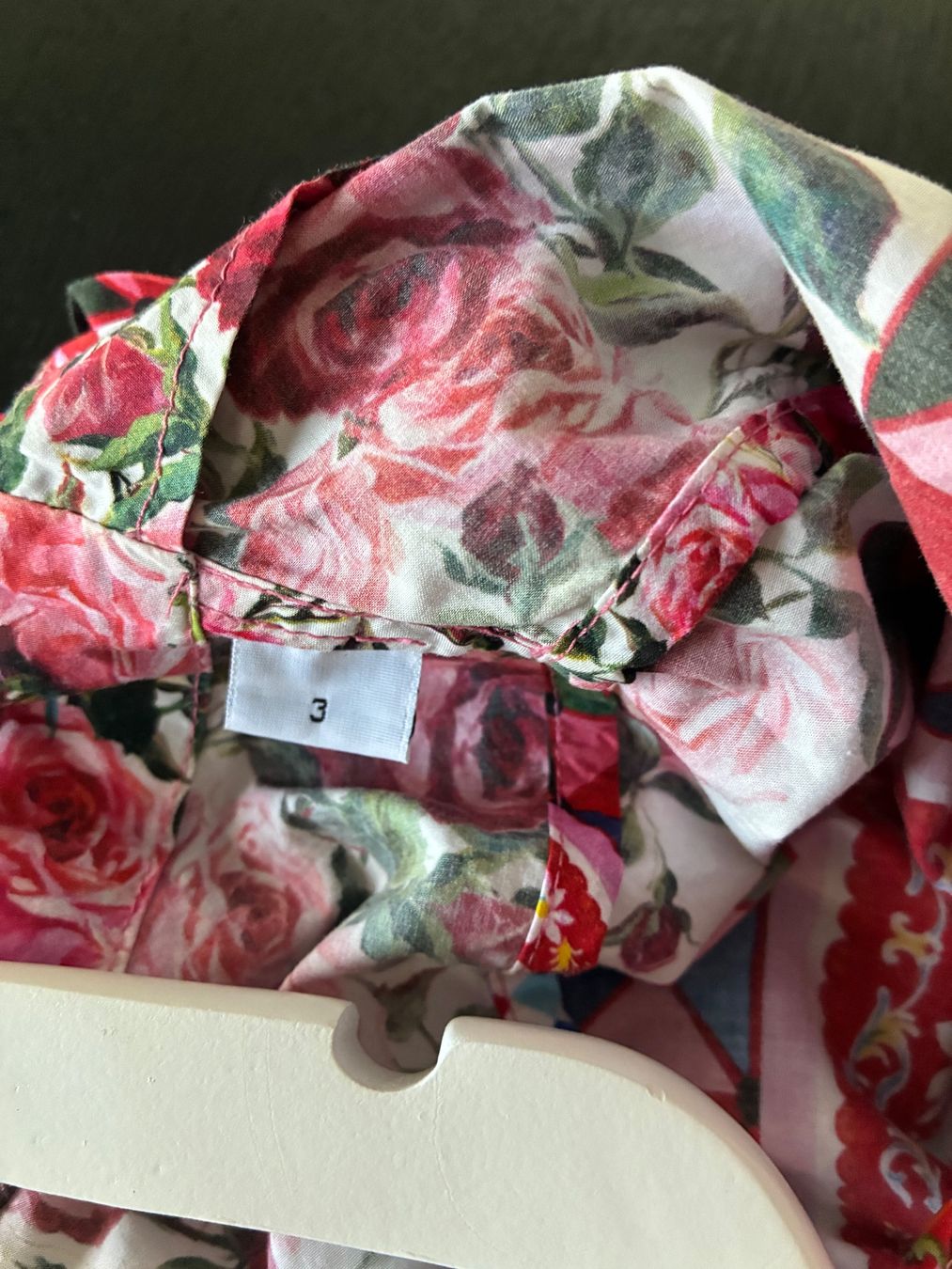 Dolce & Gabbana Vestes & Manteaux: Mädchenjacke Dolce & Gabbana Blumenmuster Grösse 104 – D'occasion à Romanshorn par Erich270 3