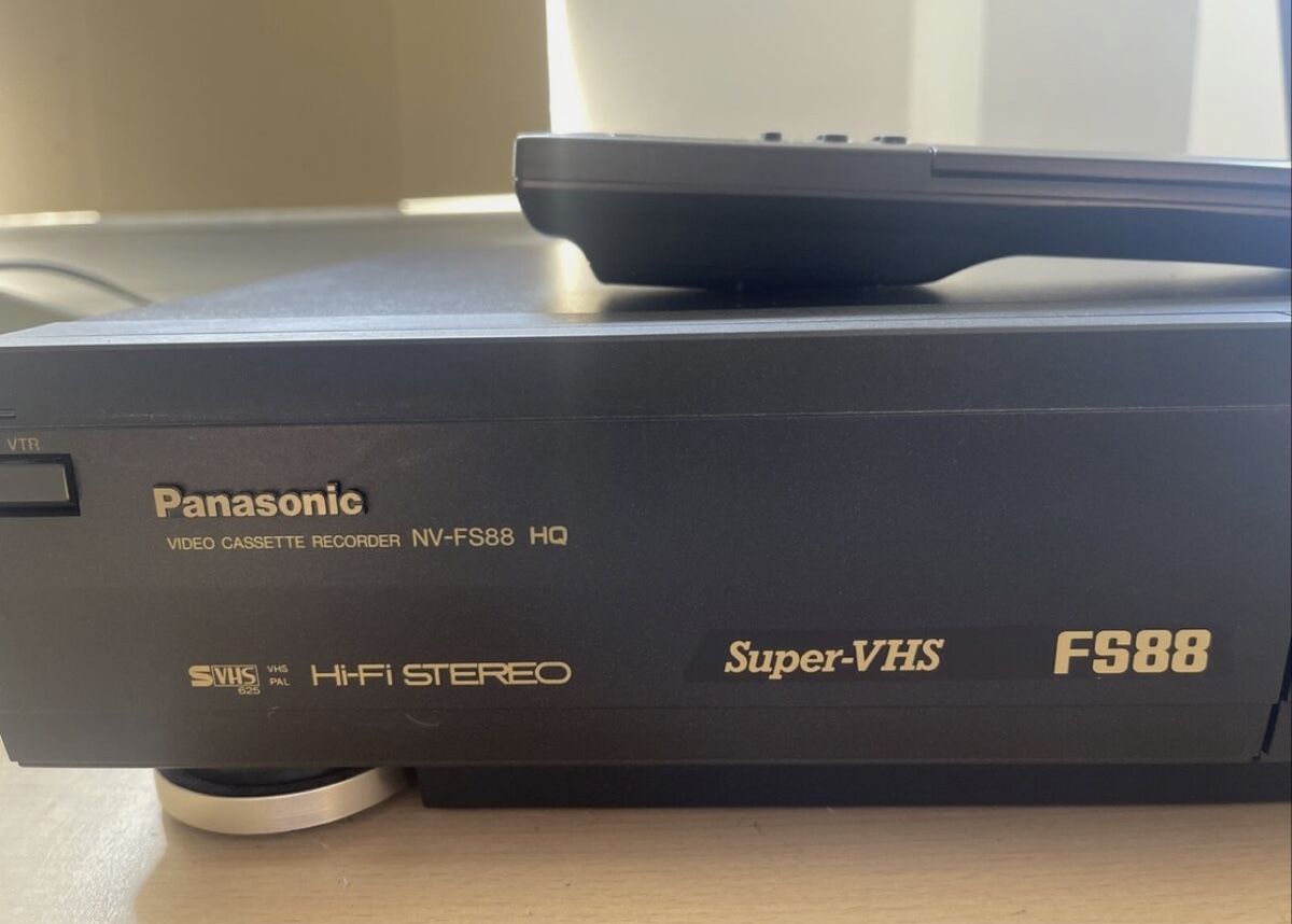 Panasonic Registratori: Panasonic NV-FS88 Professional SVHS Video Recorder – Usato da Trimbach venduto da SABO-61 2
