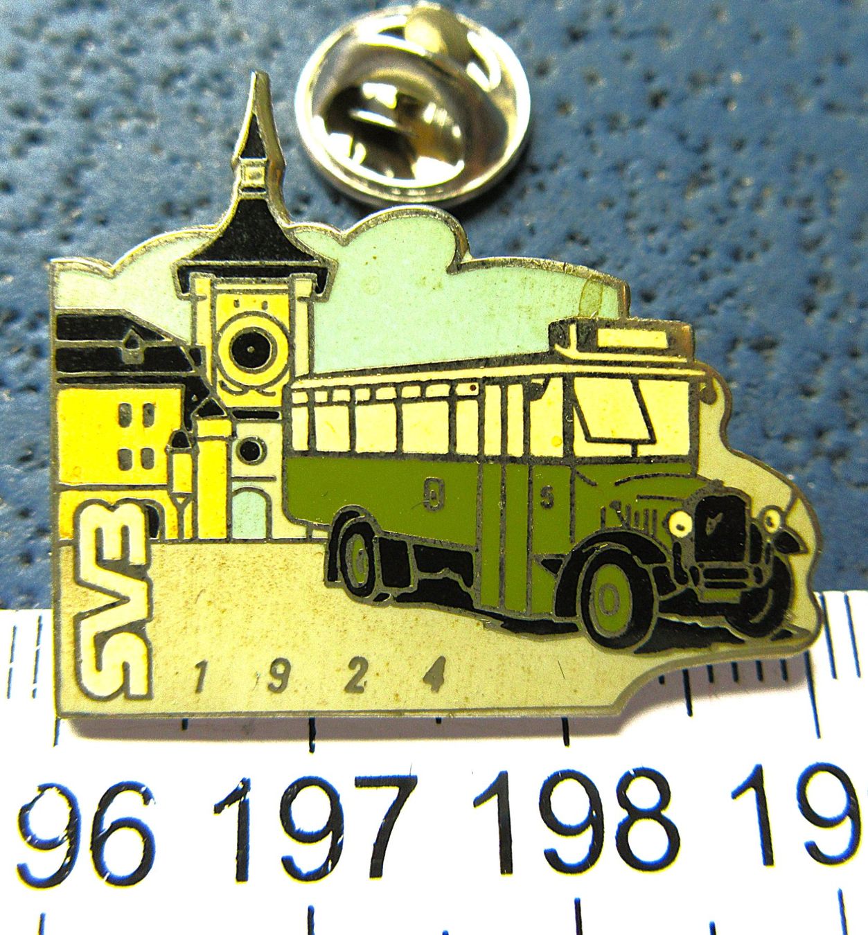 Saurer Plaketten & Abzeichen: SVB SCHNAUZER BUS OLDTIMER 1924 PI ENAMEL – Gebraucht aus Ettingen von Hausi4711